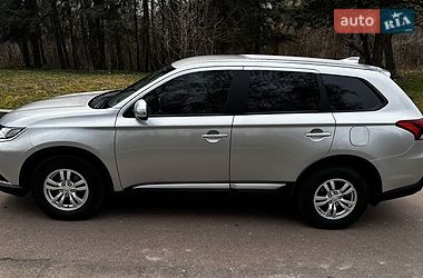 Внедорожник / Кроссовер Mitsubishi Outlander 2019 в Житомире