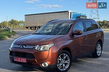 Позашляховик / Кросовер Mitsubishi Outlander 2012 в Радивиліві