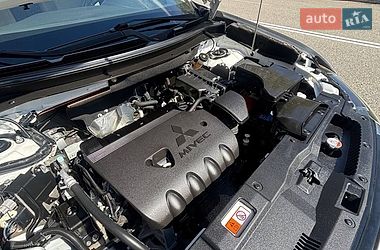 Внедорожник / Кроссовер Mitsubishi Outlander 2017 в Харькове