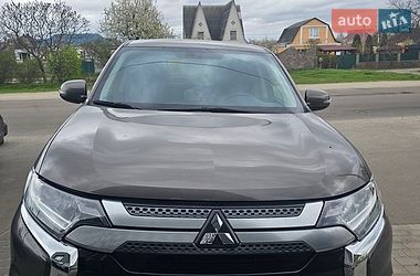 Внедорожник / Кроссовер Mitsubishi Outlander 2023 в Киеве