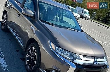 Внедорожник / Кроссовер Mitsubishi Outlander 2018 в Хмельницком