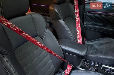 Внедорожник / Кроссовер Mitsubishi Outlander 2016 в Киеве