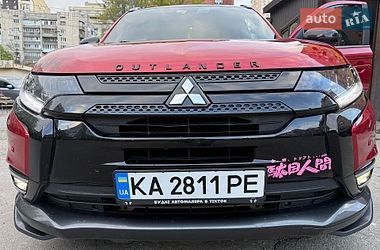 Позашляховик / Кросовер Mitsubishi Outlander 2016 в Києві