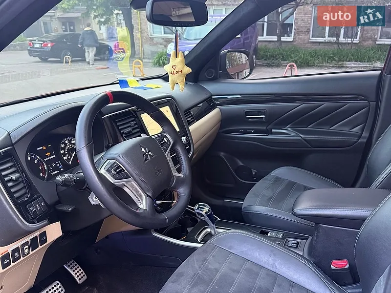 Mitsubishi Outlander 2016 VIN JA4JZ4AX3HZ019513 фото оголошення 28 з 83