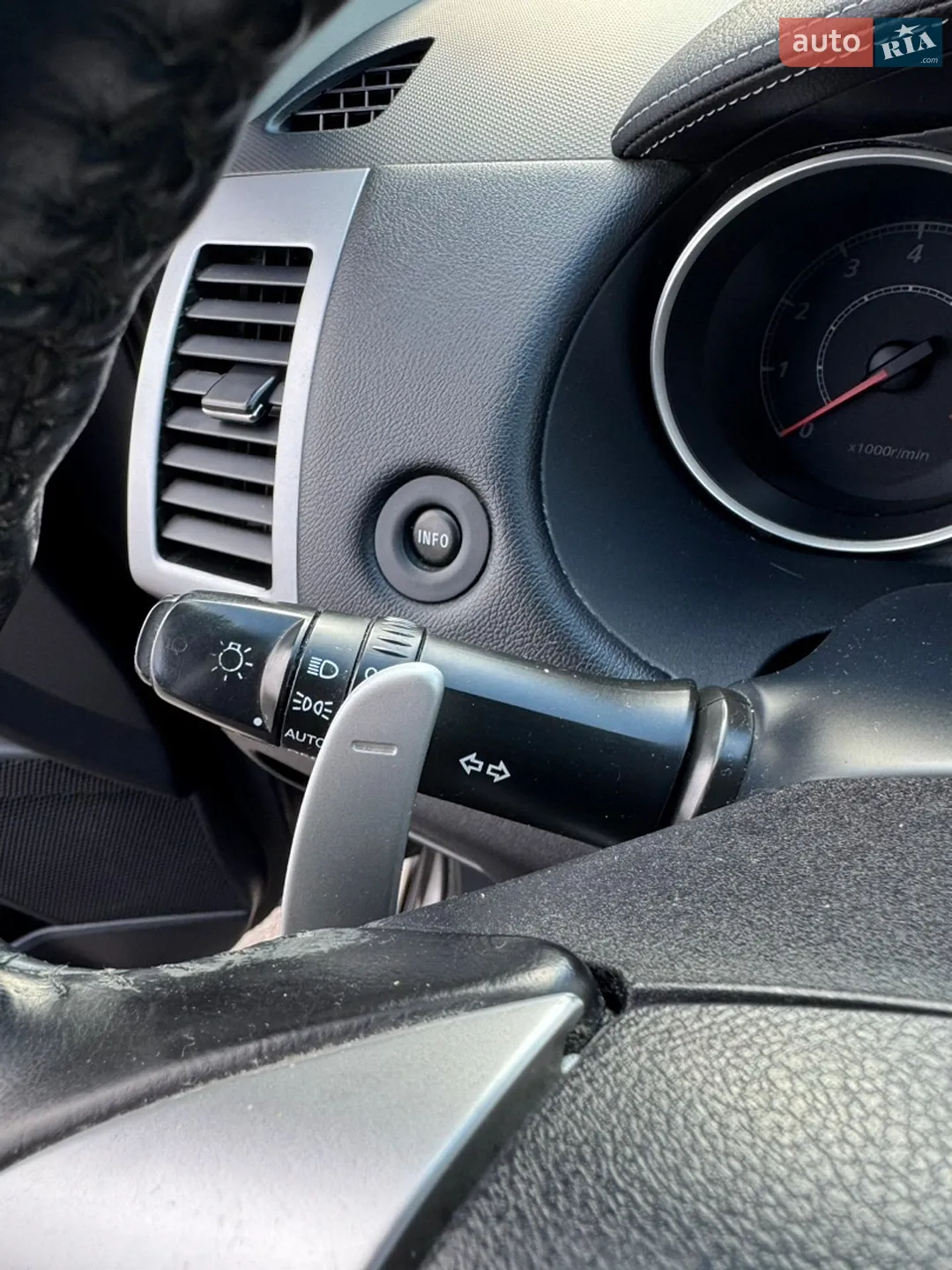 2010 Mitsubishi Outlander - мініатюра 15