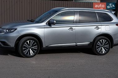 Внедорожник / Кроссовер Mitsubishi Outlander 2023 в Чернигове