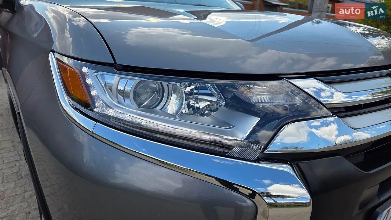 2016 Mitsubishi Outlander - мініатюра 16