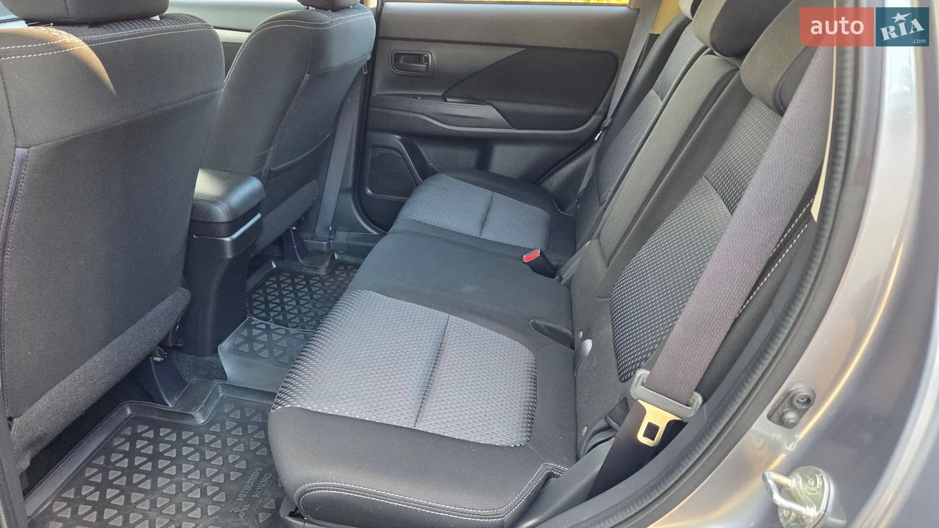 2016 Mitsubishi Outlander - мініатюра 38