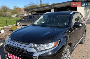 Внедорожник / Кроссовер Mitsubishi Outlander 2018 в Косове