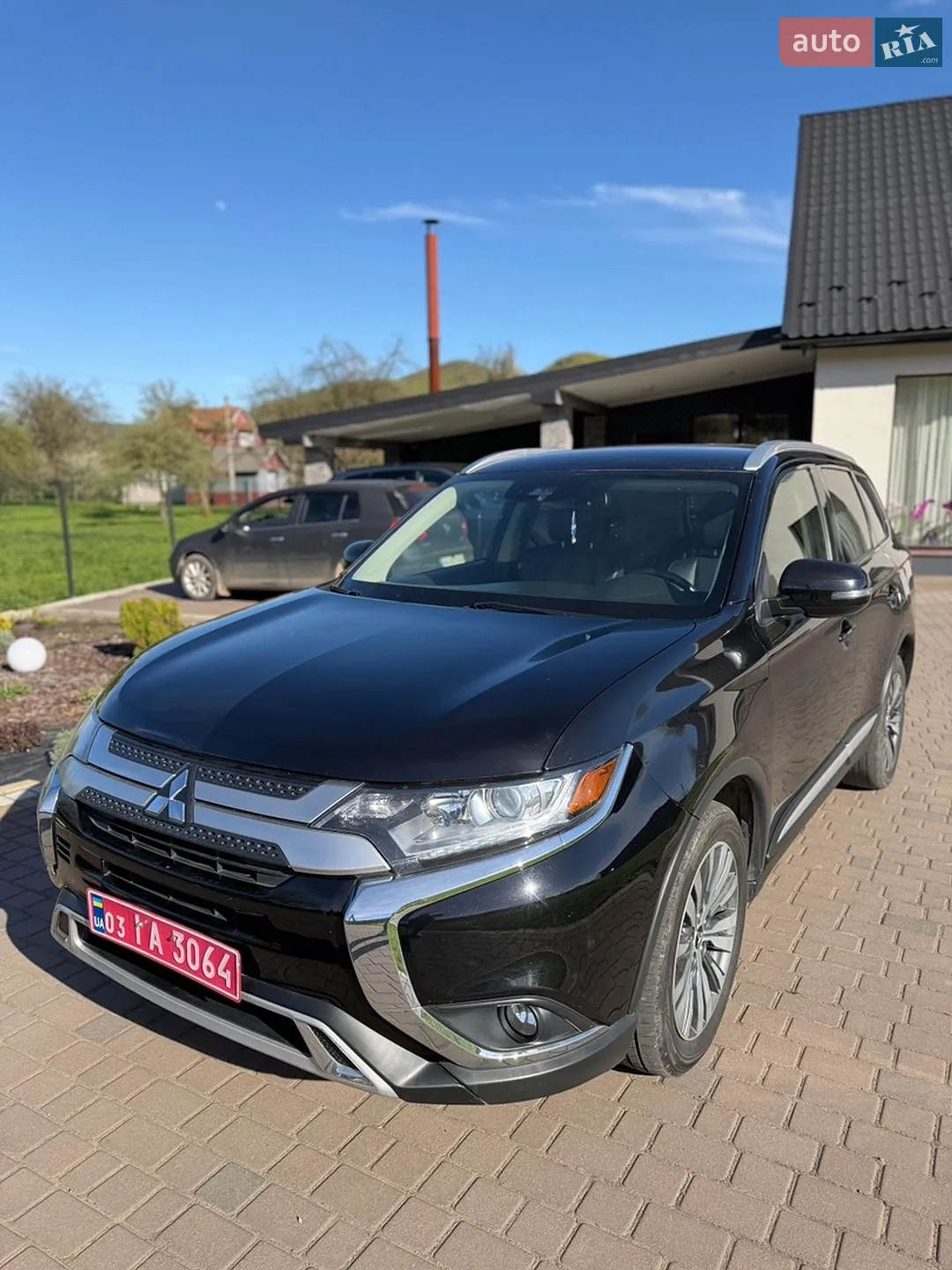 2018 Mitsubishi Outlander - фото 1