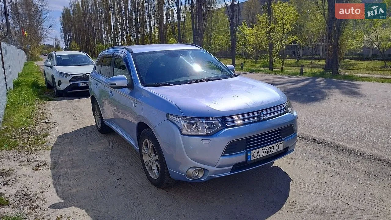 2013 Mitsubishi Outlander - мініатюра 17