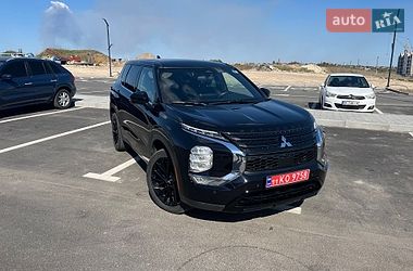 Внедорожник / Кроссовер Mitsubishi Outlander 2022 в Ровно
