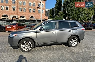 Внедорожник / Кроссовер Mitsubishi Outlander 2013 в Попельне