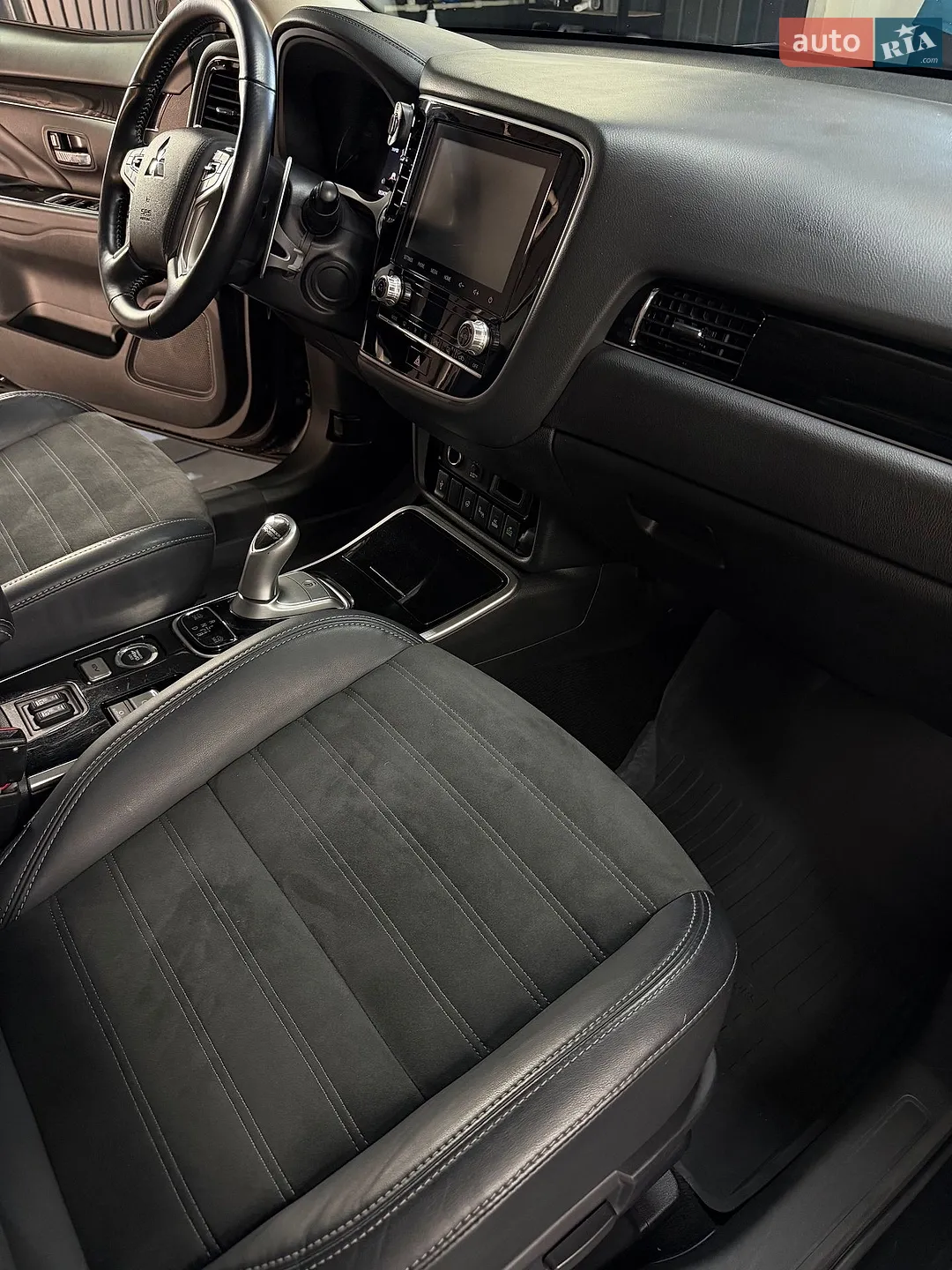2020 Mitsubishi Outlander - мініатюра 10