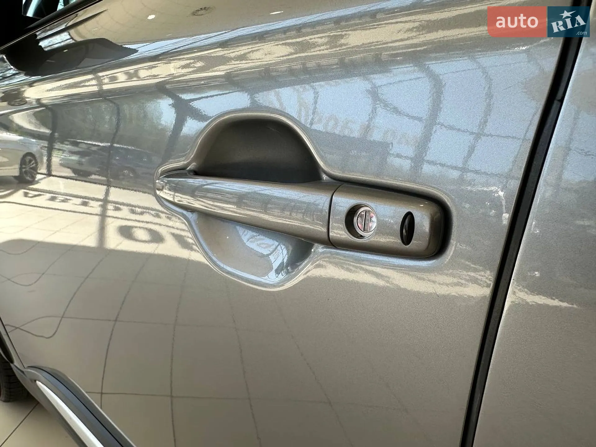 2020 Mitsubishi Outlander - мініатюра 12