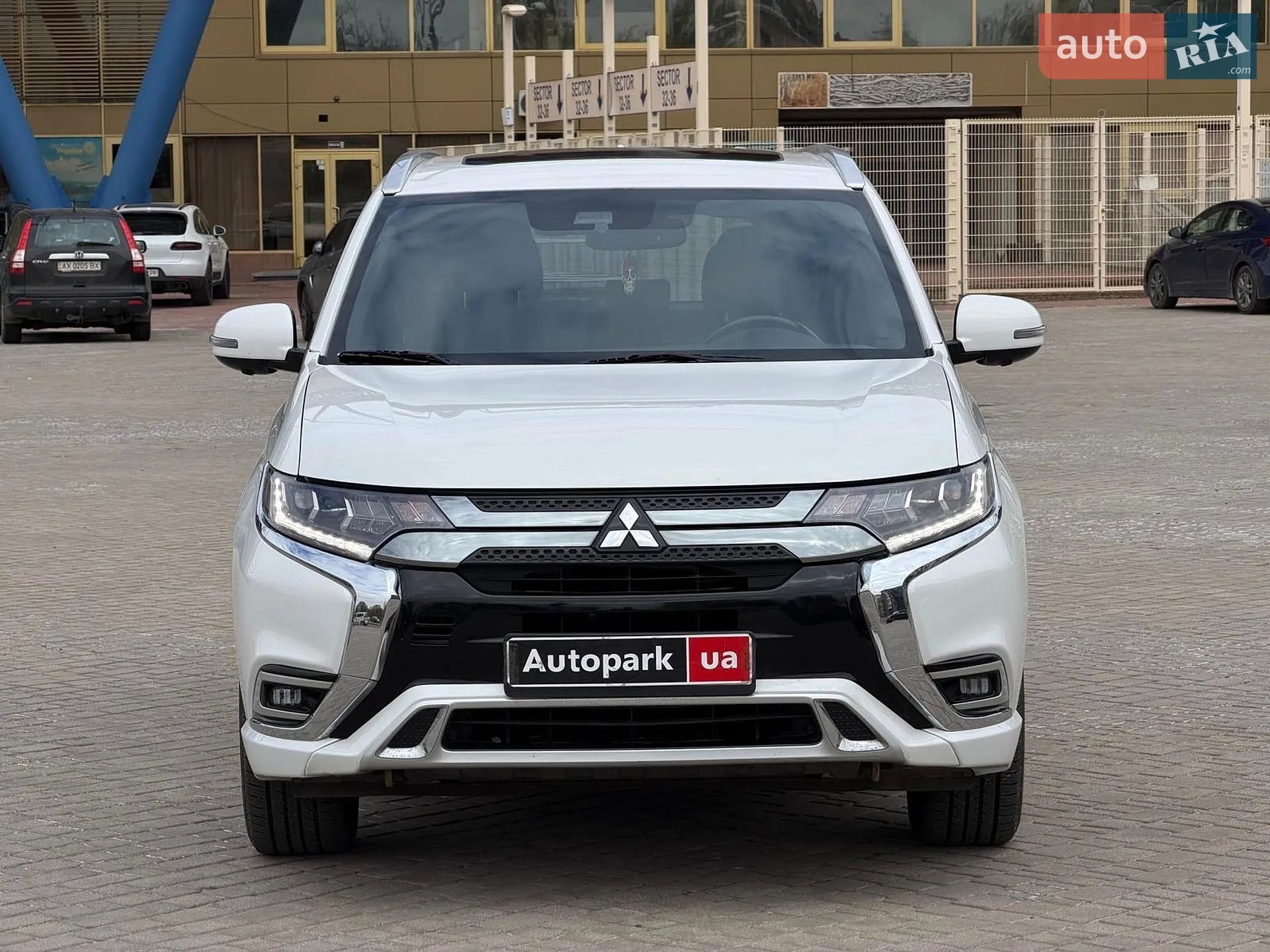 2020 Mitsubishi Outlander - мініатюра 2