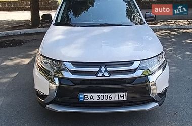 Внедорожник / Кроссовер Mitsubishi Outlander 2015 в Желтых Водах