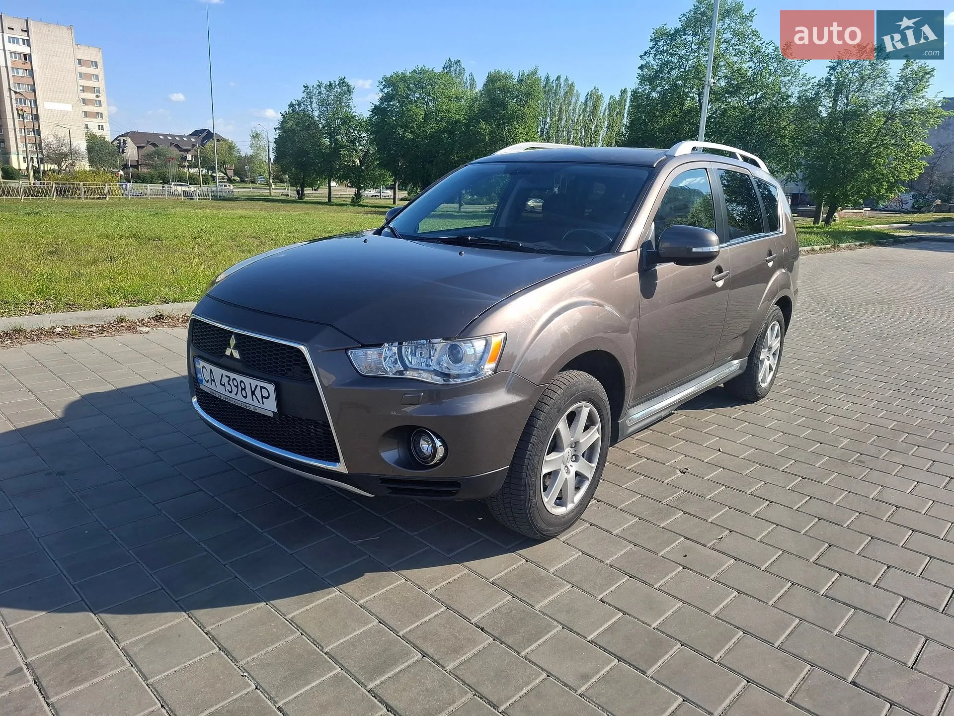 2010 Mitsubishi Outlander - фото 1