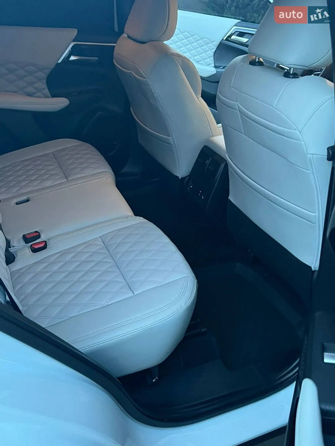 2023 Mitsubishi Outlander - мініатюра 38