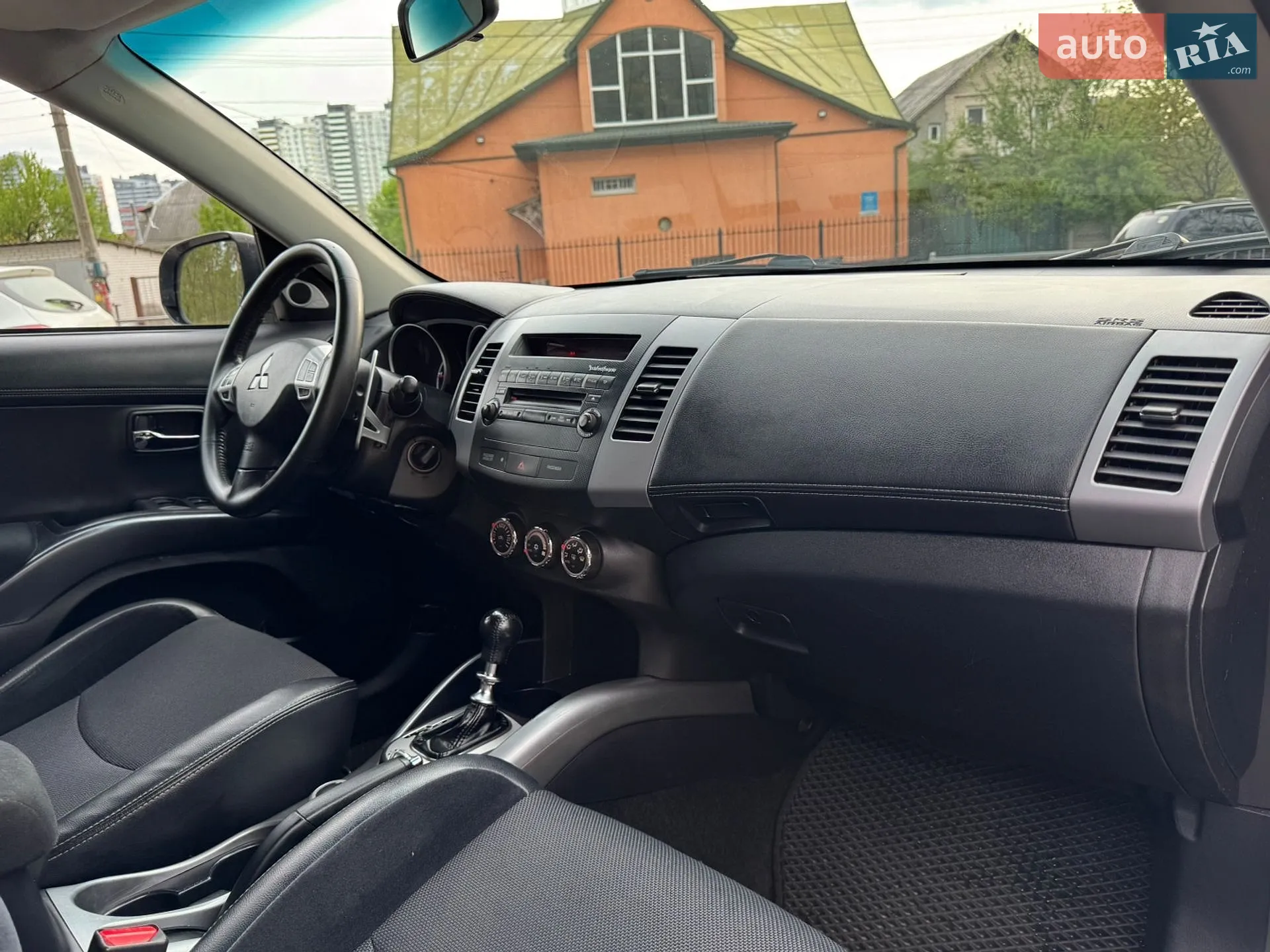 2010 Mitsubishi Outlander - мініатюра 16