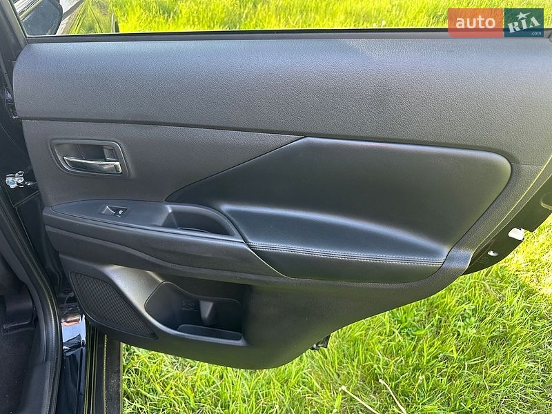 Внедорожник / Кроссовер Mitsubishi Outlander 2020 в Харькове