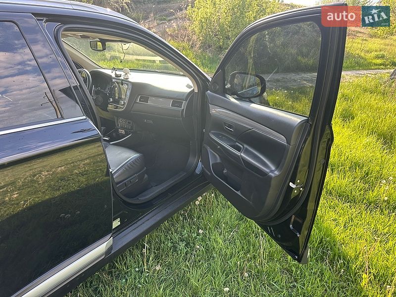 Внедорожник / Кроссовер Mitsubishi Outlander 2020 в Харькове