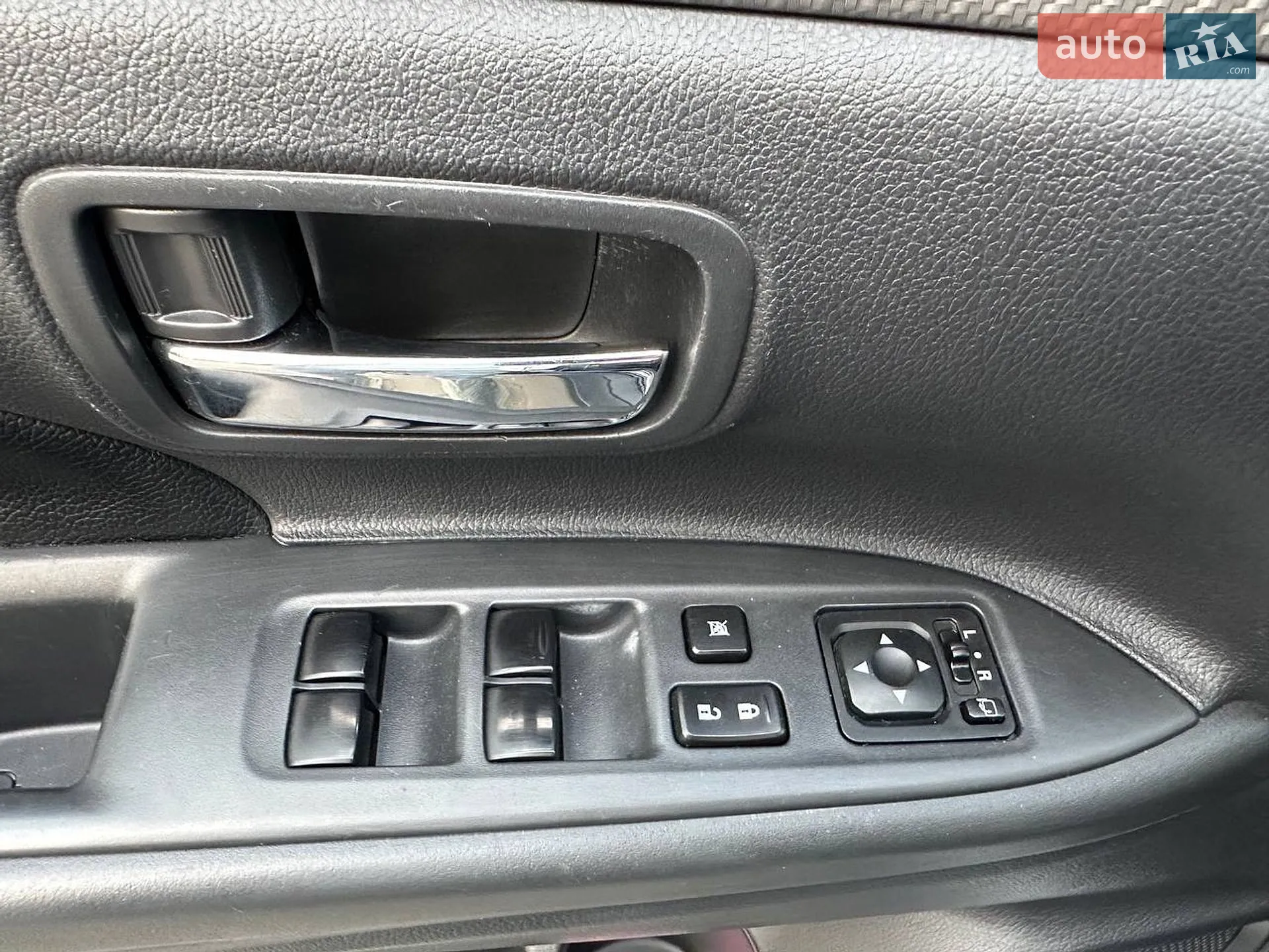 2015 Mitsubishi Outlander - мініатюра 36