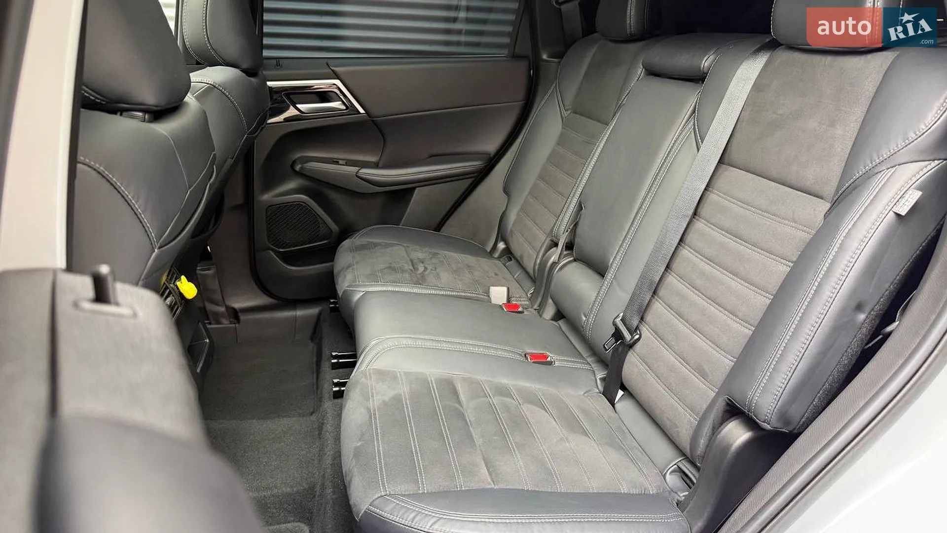 2022 Mitsubishi Outlander - мініатюра 13