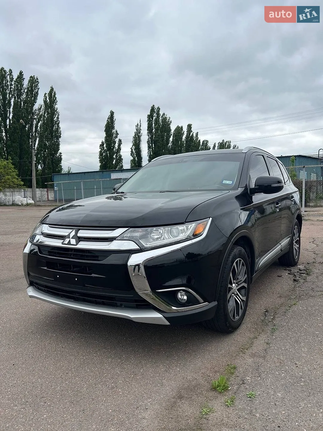 2017 Mitsubishi Outlander - фото 1