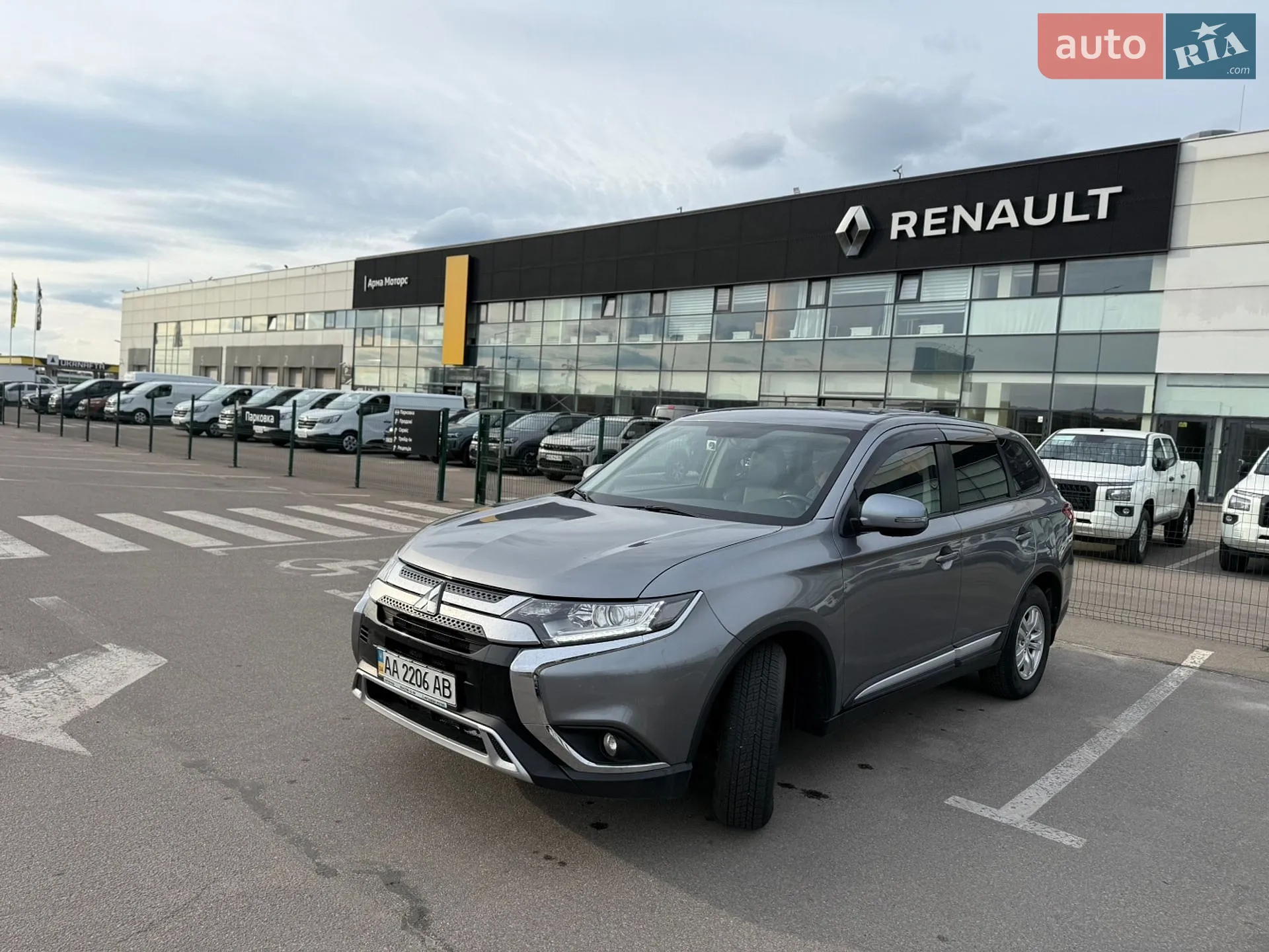 2019 Mitsubishi Outlander - мініатюра 2