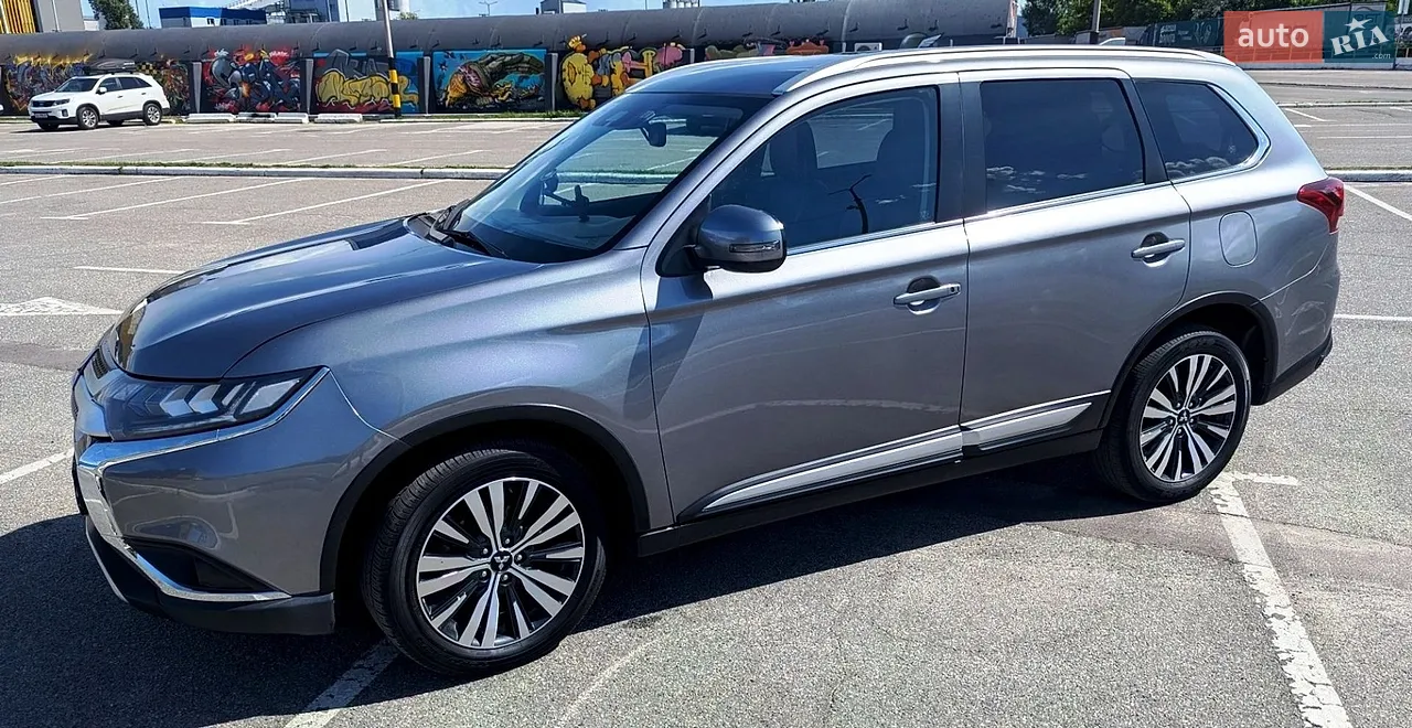 2021 Mitsubishi Outlander - мініатюра 14