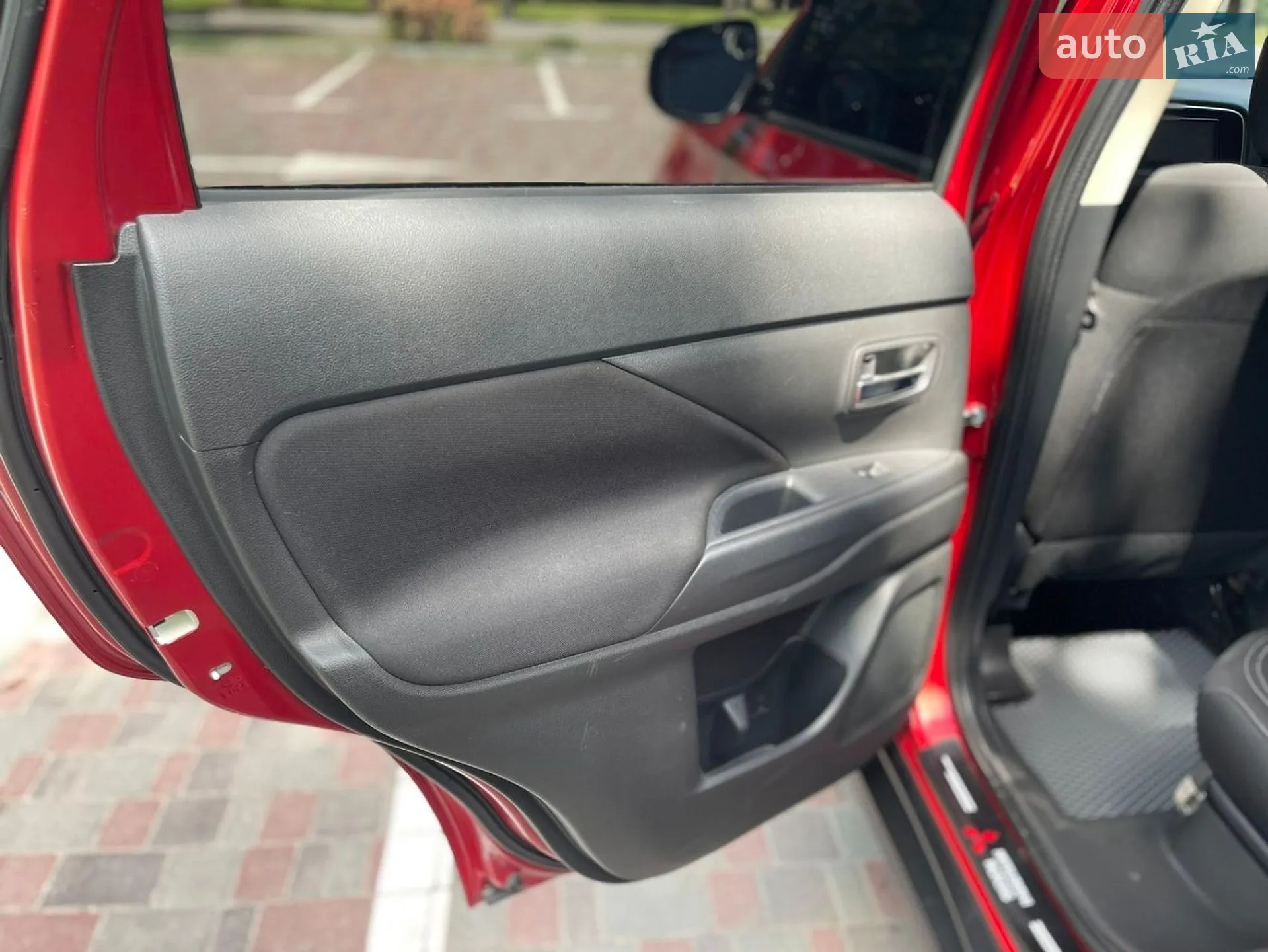 2018 Mitsubishi Outlander - мініатюра 16