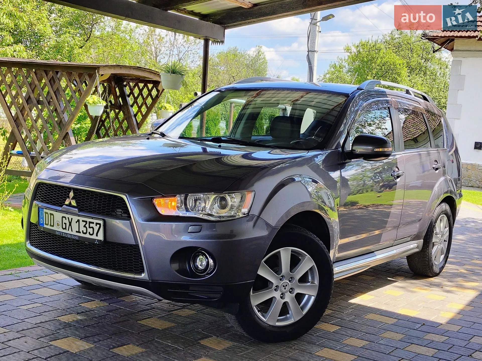 2010 Mitsubishi Outlander - фото 1