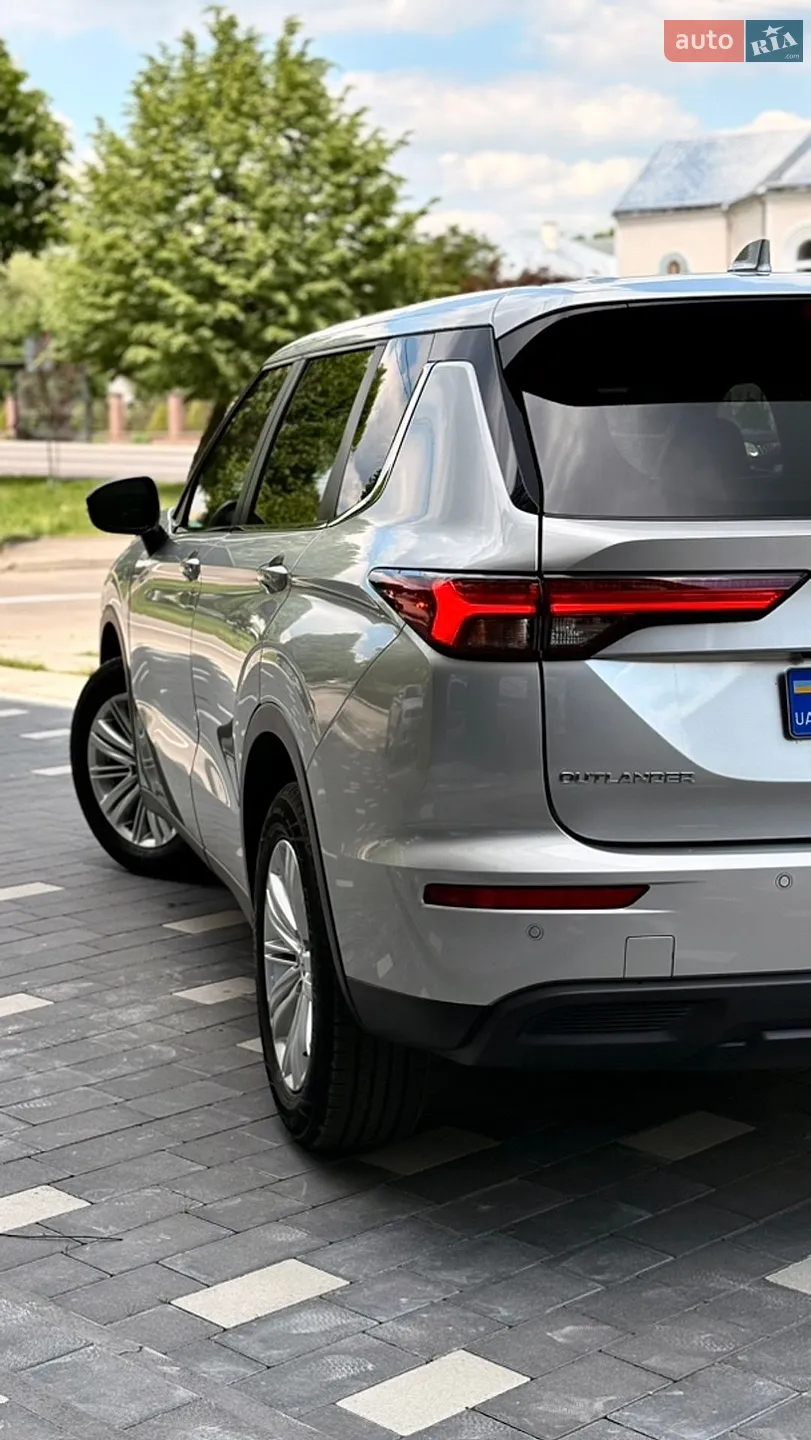 2022 Mitsubishi Outlander - мініатюра 10