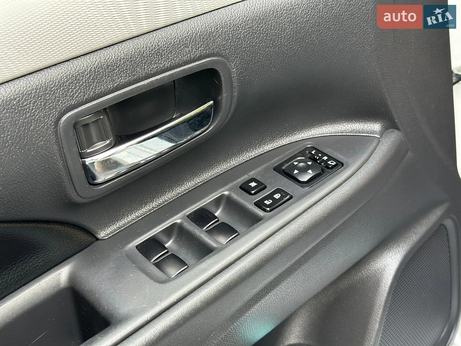 2015 Mitsubishi Outlander - мініатюра 81