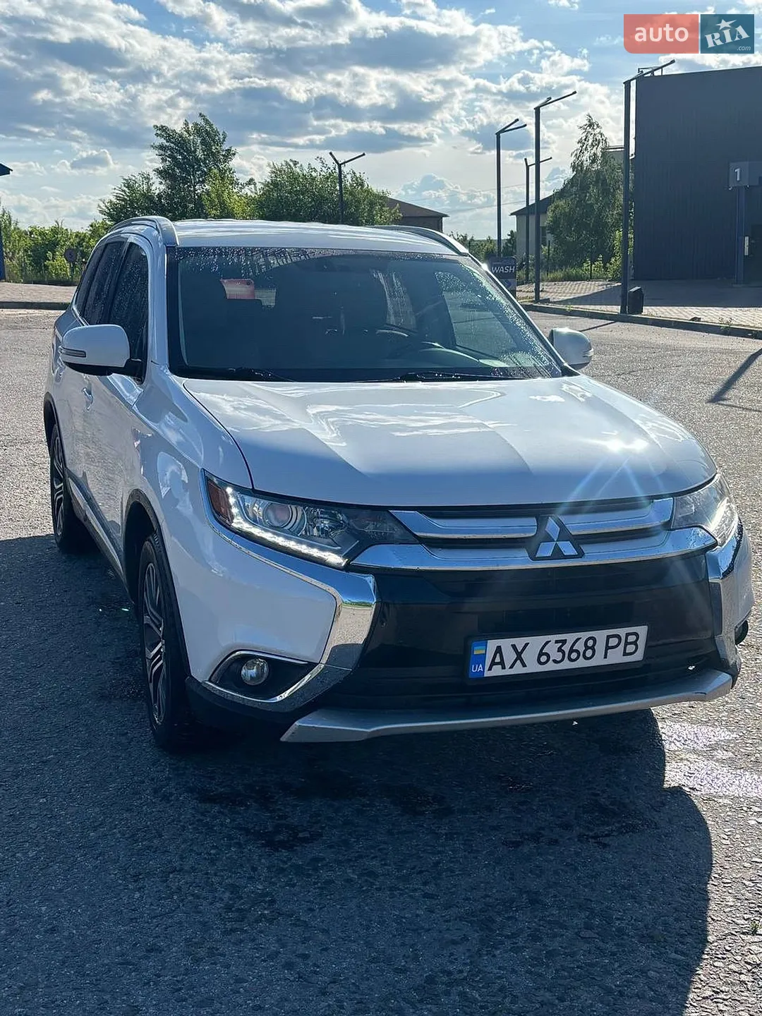 2017 Mitsubishi Outlander - фото 1