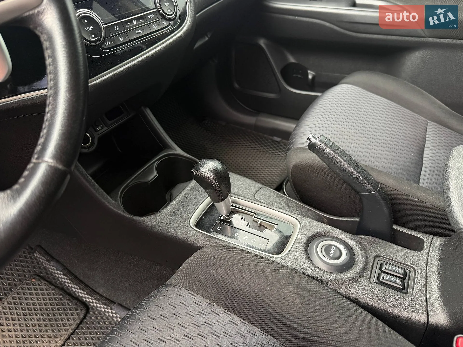2012 Mitsubishi Outlander - мініатюра 11