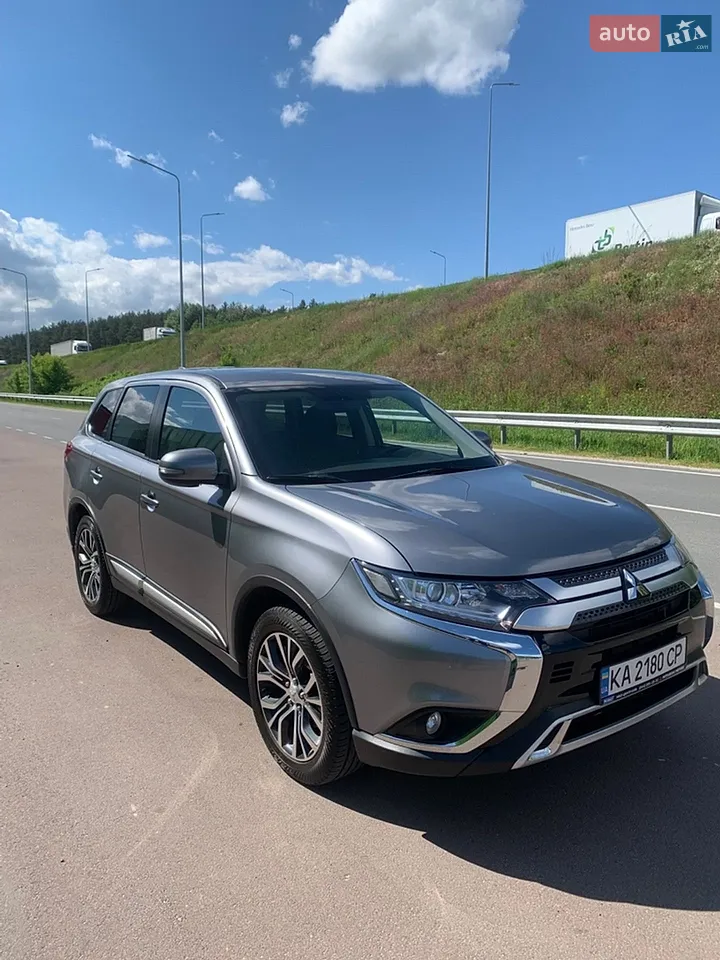 2021 Mitsubishi Outlander - мініатюра 15