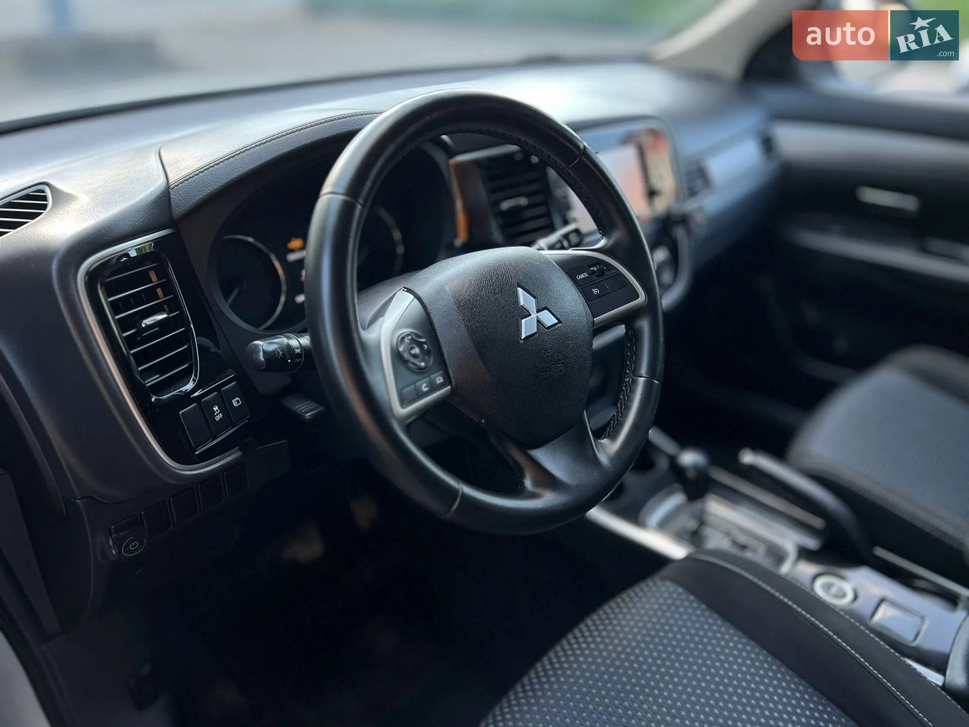 2018 Mitsubishi Outlander - мініатюра 16