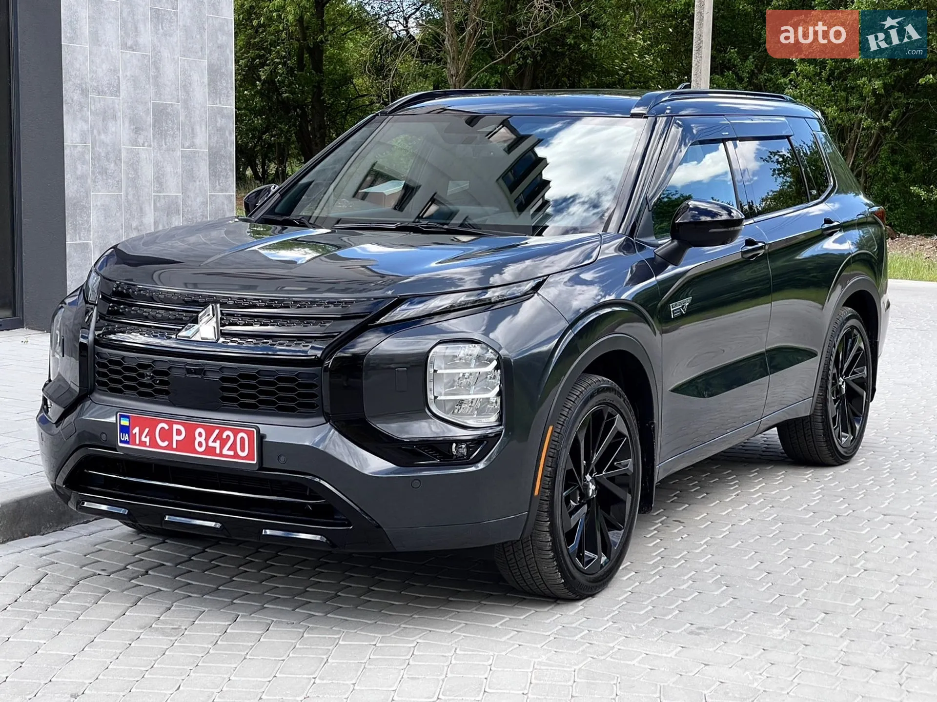 2025 Mitsubishi Outlander - фото 1