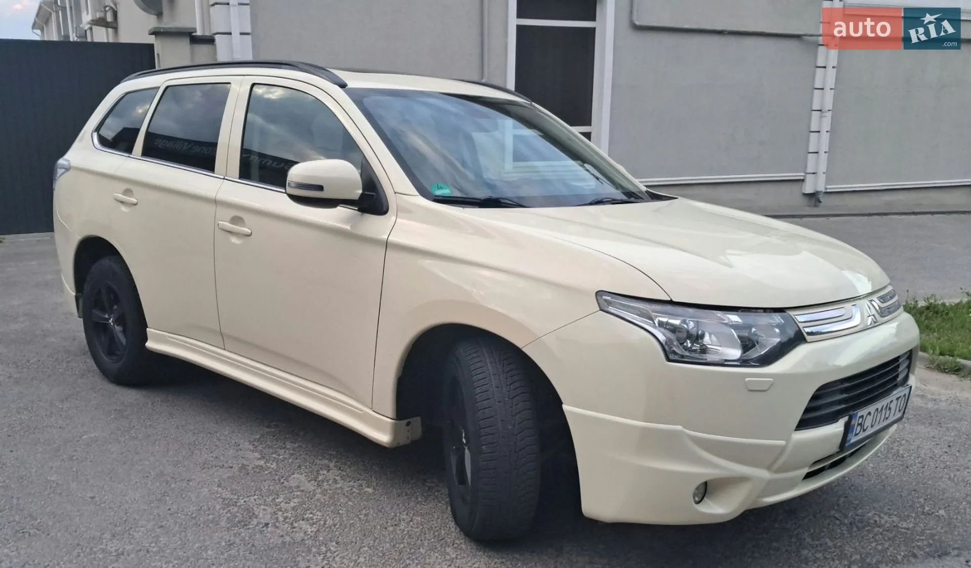 2012 Mitsubishi Outlander - фото 1