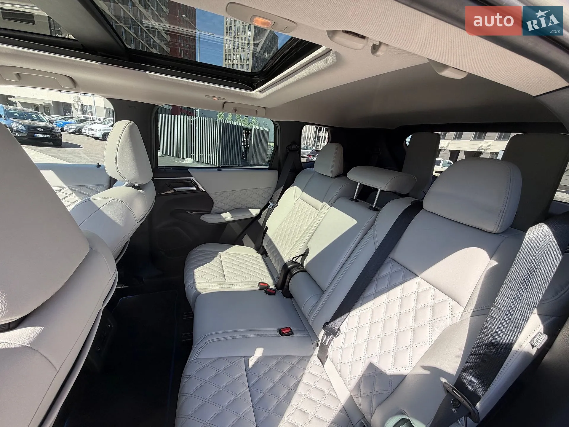 2022 Mitsubishi Outlander - мініатюра 28