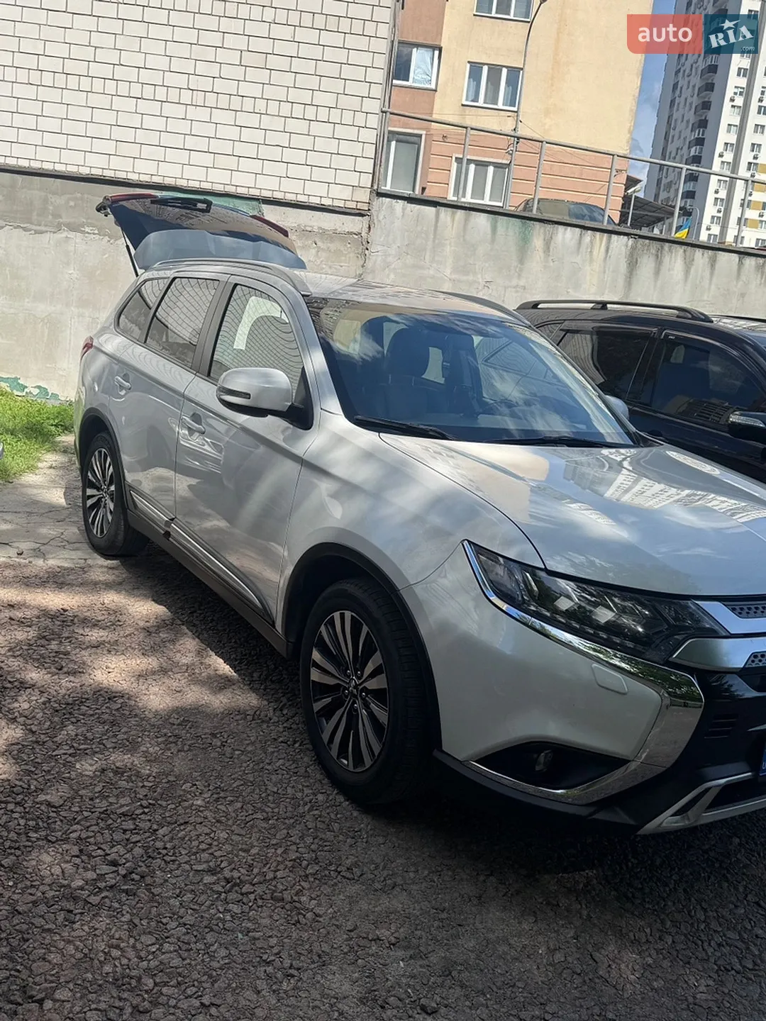 2020 Mitsubishi Outlander - мініатюра 2