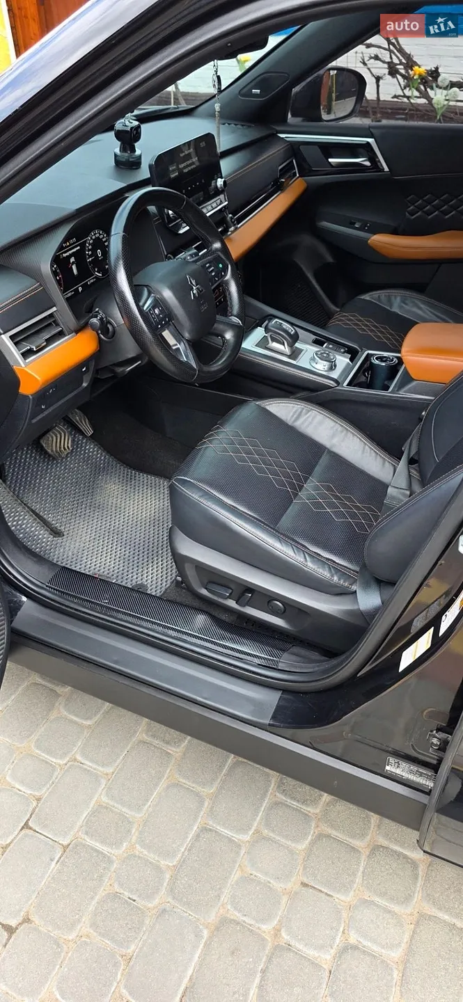 2021 Mitsubishi Outlander - мініатюра 16