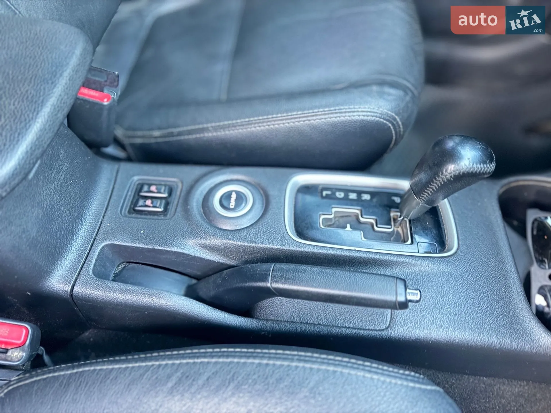 2014 Mitsubishi Outlander - мініатюра 12