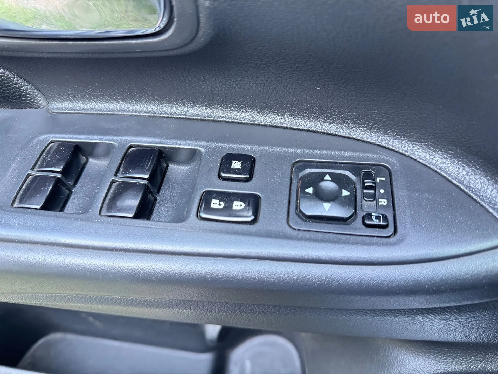 2014 Mitsubishi Outlander - мініатюра 15