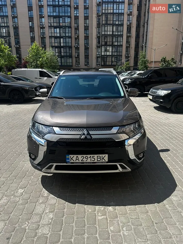 2021 Mitsubishi Outlander - мініатюра 16