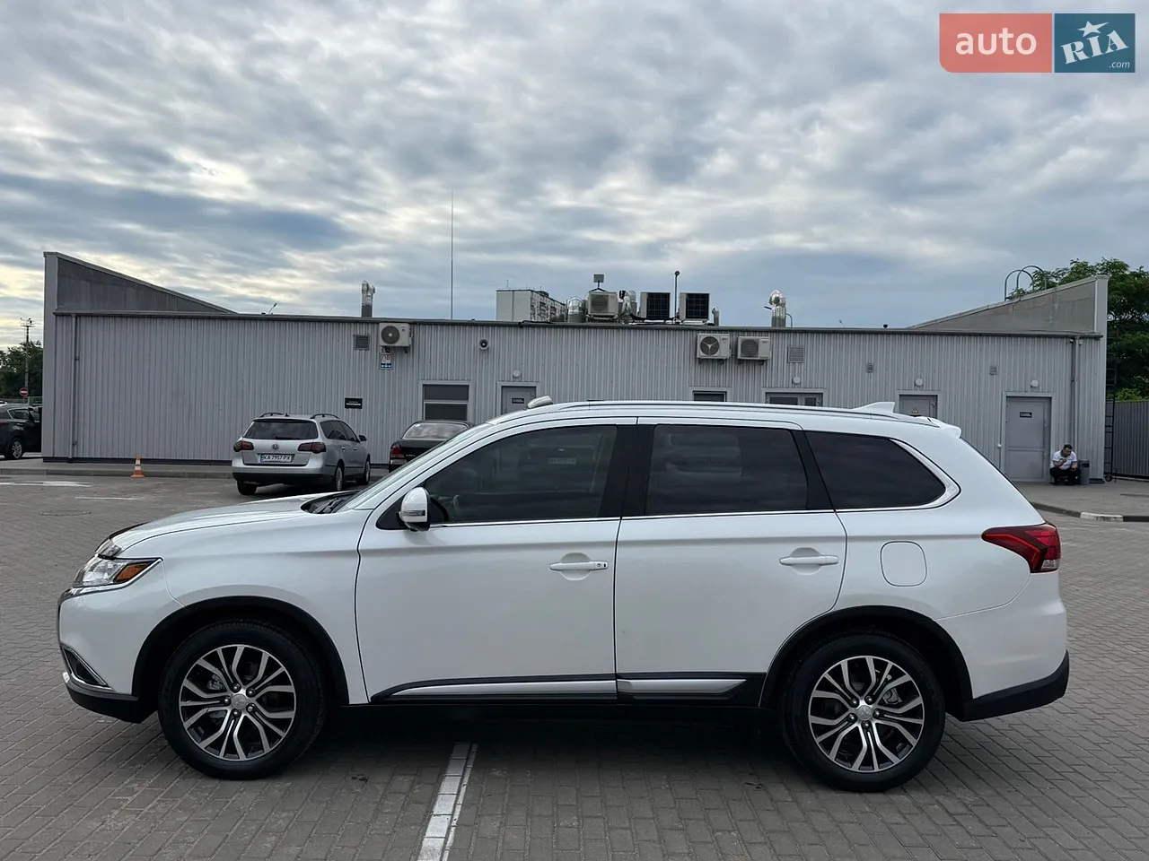 Mitsubishi Outlander 2017 photo 3