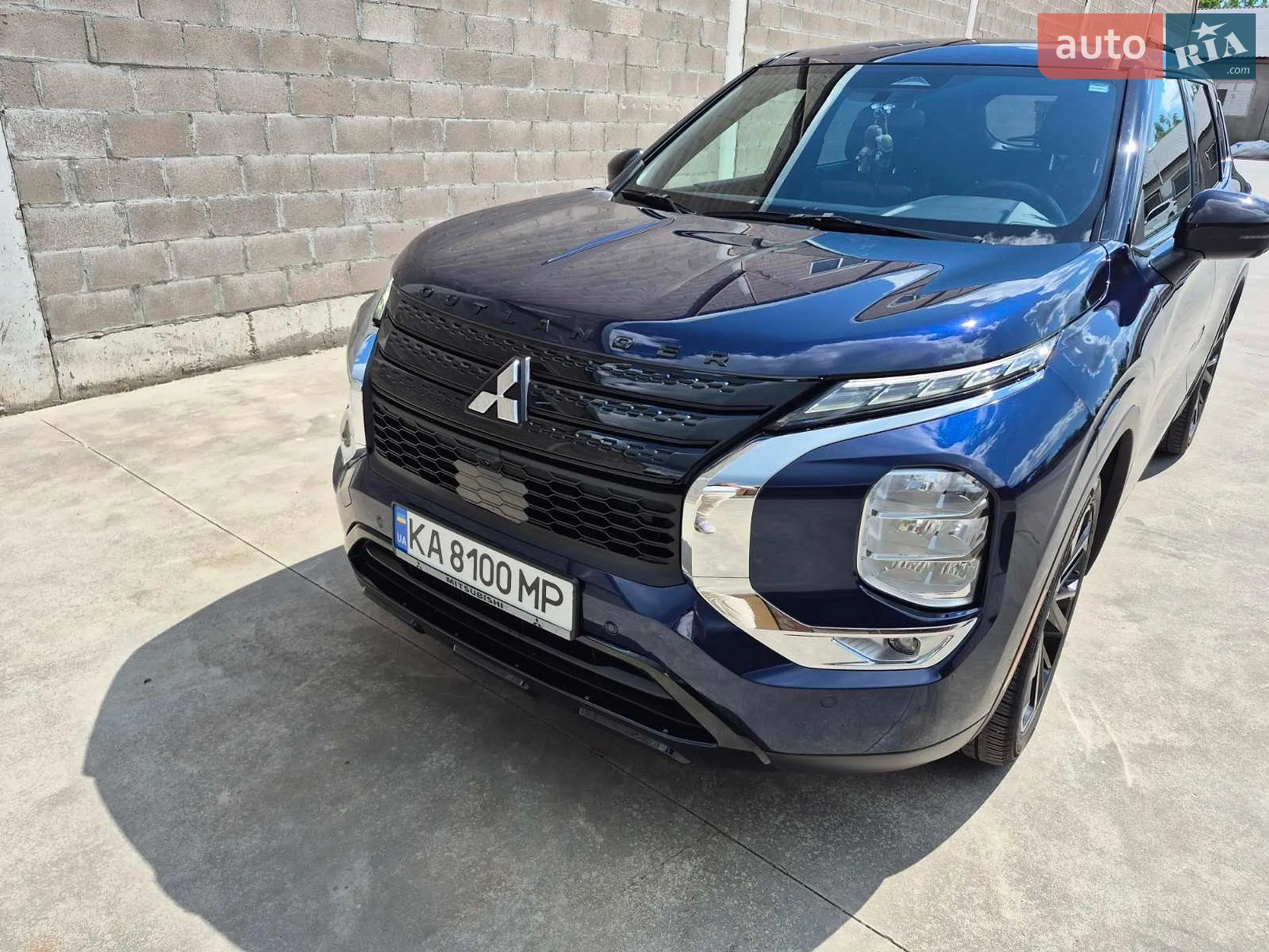 2022 Mitsubishi Outlander - фото 1