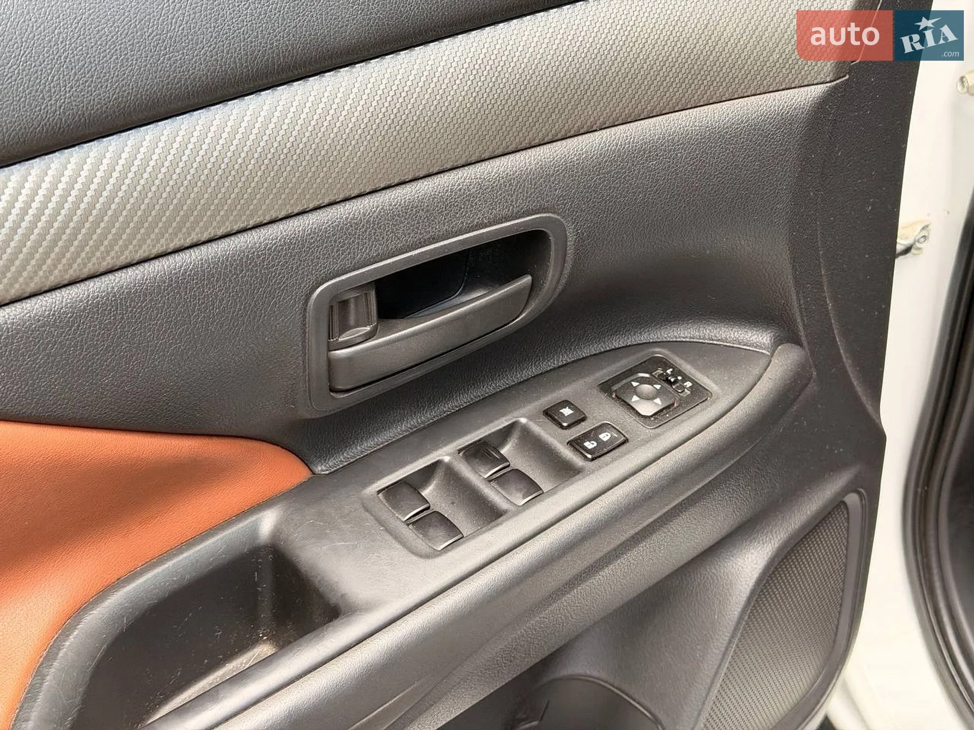 2014 Mitsubishi Outlander - мініатюра 18